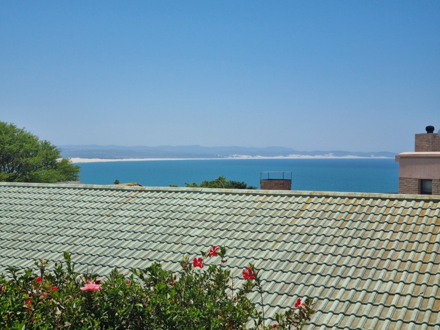 4 Bedroom Property for Sale in Wavecrest Eastern Cape